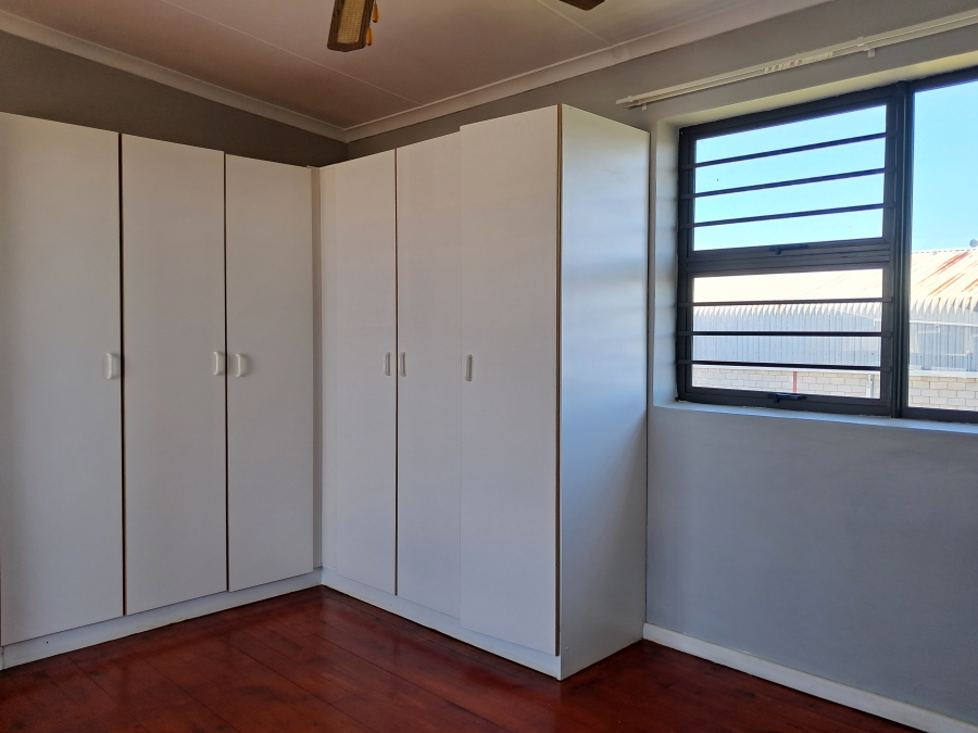 To Let 3 Bedroom Property for Rent in Wavecrest Eastern Cape